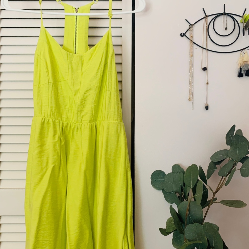 BCBG | Vibrant cut-open dress